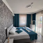 Paradise House Апарт-отель 3*