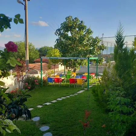 Paradise House Aparthotel 3*