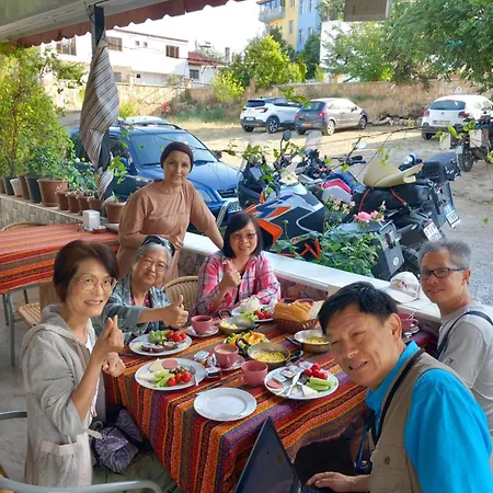 Paradise House Aparthotel 3*