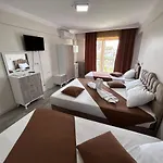 Paradise House Aparthotel