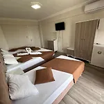 Aparthotel Paradise House 3*