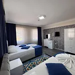 Aparthotel Paradise House 3*