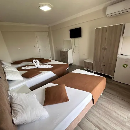 アパートホテル Paradise House 3*