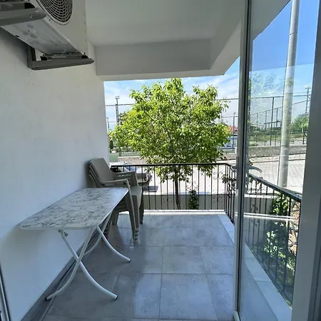 Paradise House アパートホテル 3*