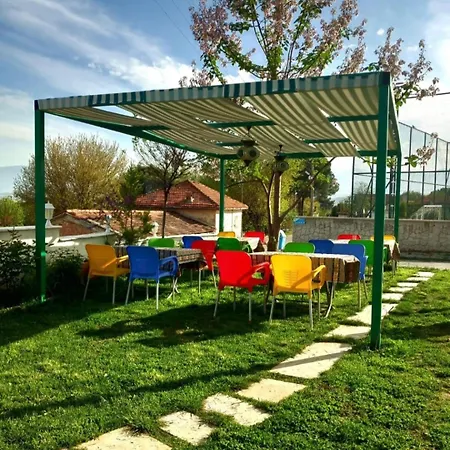 Paradise House アパートホテル 3*