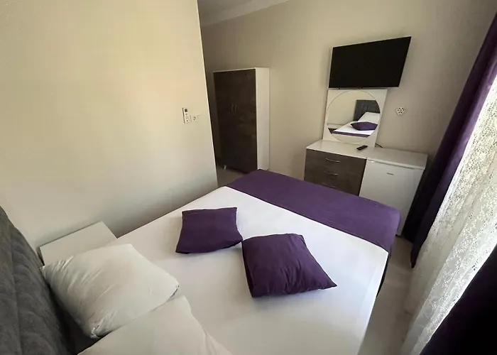 Paradise House 3*