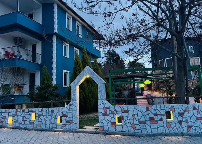 Paradise House Aparthotel 3*